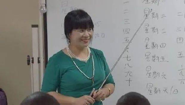 高校才女不顧父母反對「執意遠嫁非洲小伙」，27年後校友再見她差點認不出，現狀令人感慨
