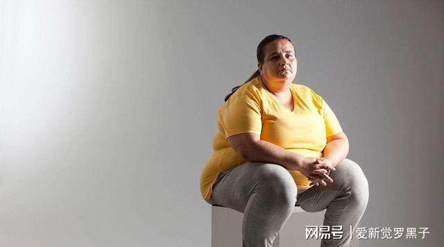 女人一咳嗽就「漏尿」，是咋回事呢？醫生道出真相，別羞於查看