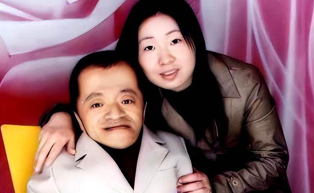 美女工程師「不顧一切」嫁70厘米侏儒男,不料新婚夜她見「這一幕」:當場愣住了