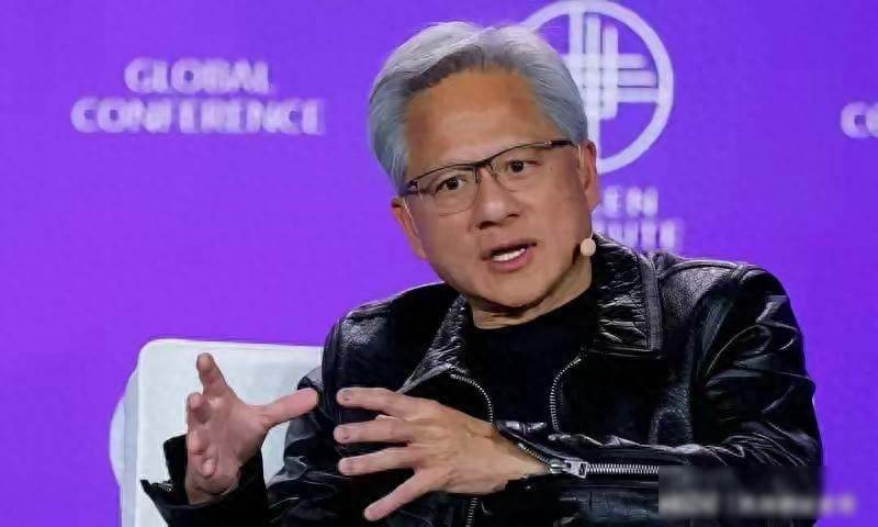 從不用弟弟名氣撈一分錢！黃仁勳親哥在臺北低調度日，看懂了黃仁勳與哥哥的相處細節，才明白什麼是真正的中式親情！