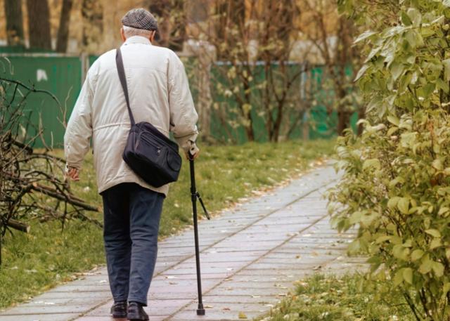 散步6000步錯了？醫生忠告：過了68歲，散步要盡量做到這7點