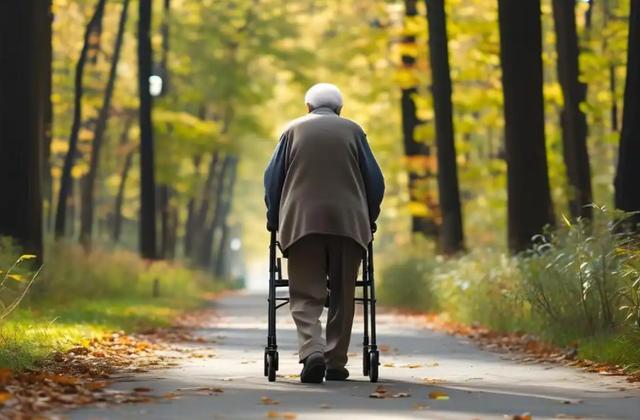 散步6000步錯了？醫生忠告：過了68歲，散步要盡量做到這7點