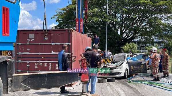 貨車貨櫃重壓！21歲女駕駛「生前撥打最後來電」　絕望喊「媽咪我好痛」她聽完遺言崩潰