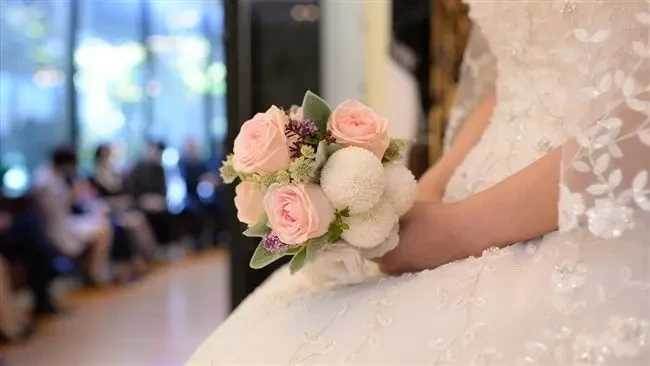 和男友準備結婚！ 我爸媽沒要聘金「還買給我一間房子」當嫁妝，周末我去盯裝潢進度「意外聽見工人閒聊」立刻打電話給男友：抱歉，我沒辦法嫁給你了