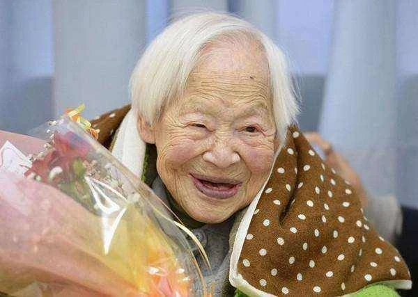 她是吉尼斯認定全球最長壽老人，活了117歲跨越3個世紀，當被問長壽秘訣，只說了4個字！