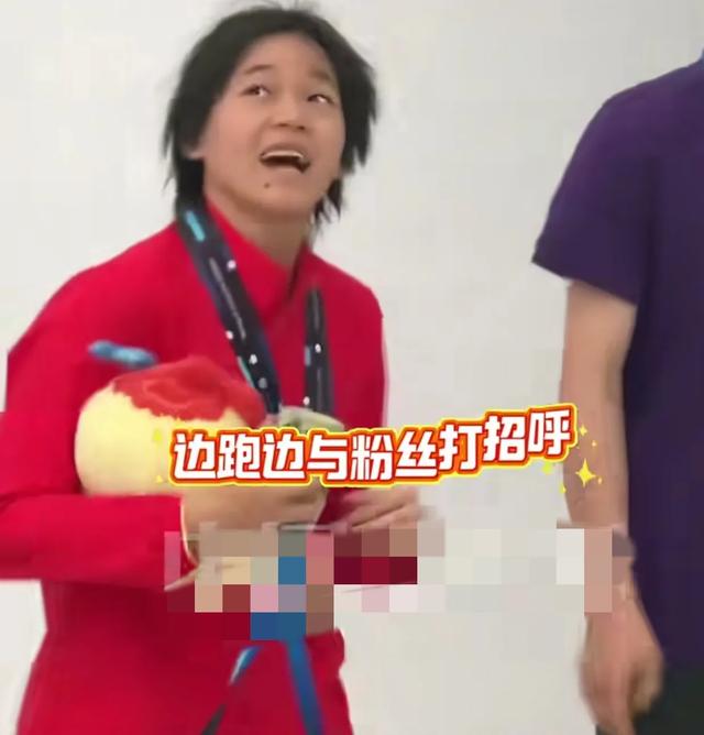 陳芋汐奪冠后被觀眾扔玩偶砸中頭 全紅嬋一個舉動暴露倆人真實關係