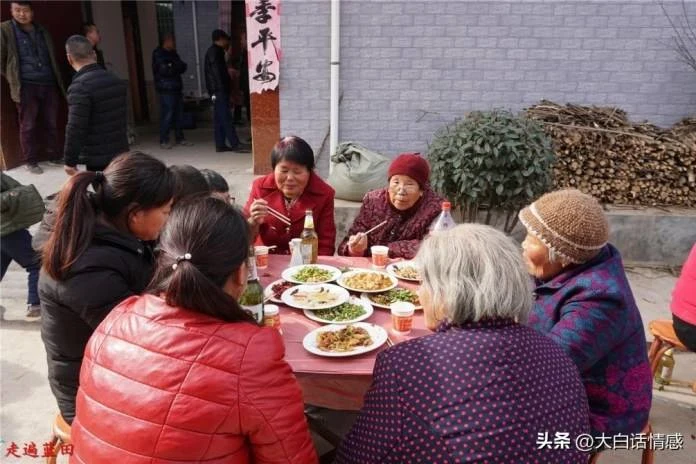 婆家15人常聚餐！ 總是「老公出錢買菜、我出力煮菜」默默承受… 公公生日當天「老公突清醒」讓他們後悔莫及