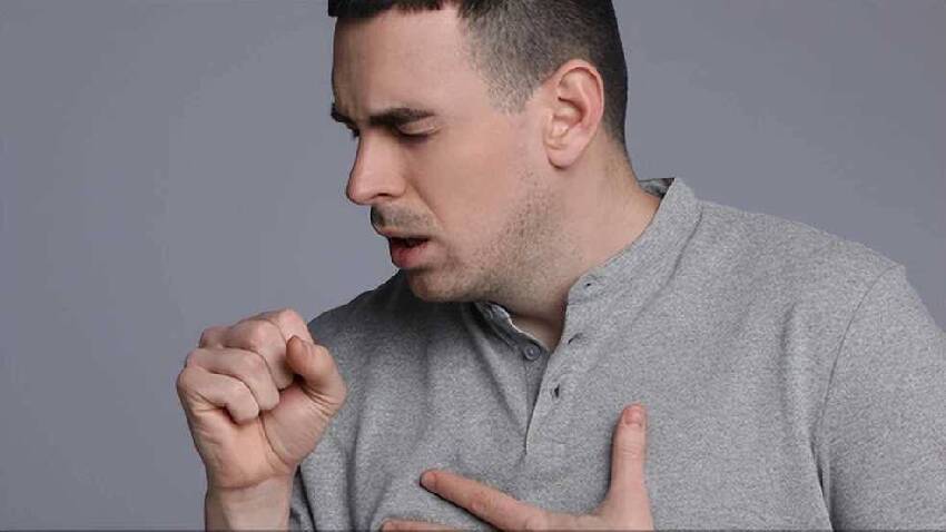 突然魚刺卡喉！千萬「別再吞飯」喝醋了！醫生教你「正確處理方法」避免食管穿孔