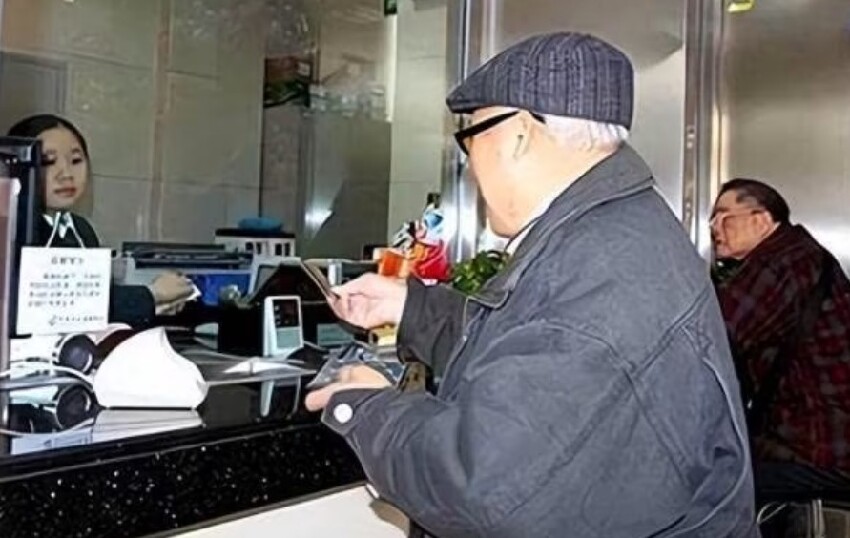 銀行存款新規定！銀行內部人透露：60歲以上有存款的老人注意了，越早叮囑家人越好