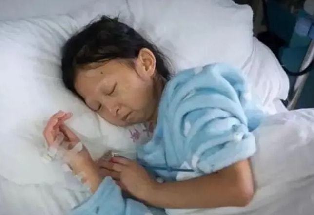 為了救弟弟!24歲姐姐「連5年吃辣椒配飯」僅21.5公斤過世 醫嘆:「已無法治療」