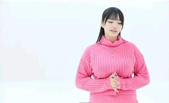 日本一妹子滿分考上公務員卻因太大,被騷擾辭職,最終下海當女演員!