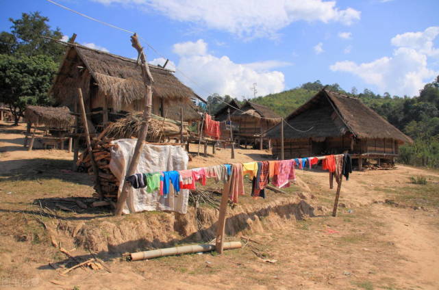 老話說「墳上有洞後代貧，墳旁三物出富人」，是真的嗎