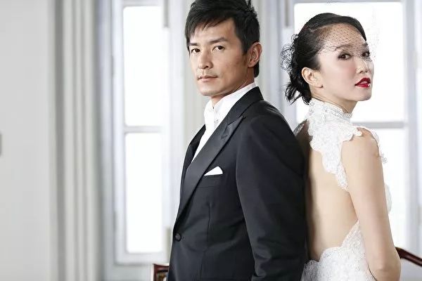 新加坡第一美人，與男友相戀11年，因「不旺夫」被拋棄，結婚14年後，被老公寵成寶!