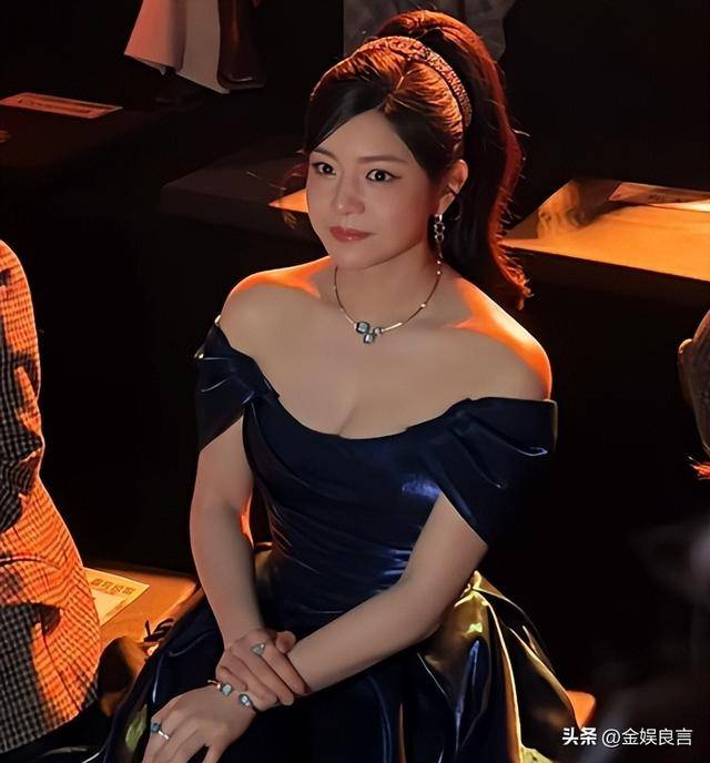 離婚後又出事！42歲陳妍希「坐輪椅被推出門」　工作全面取消「病況粉絲嚇壞」