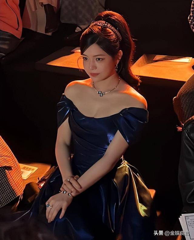 離婚後又出事！42歲陳妍希「坐輪椅被推出門」　工作全面取消「病況粉絲嚇壞」