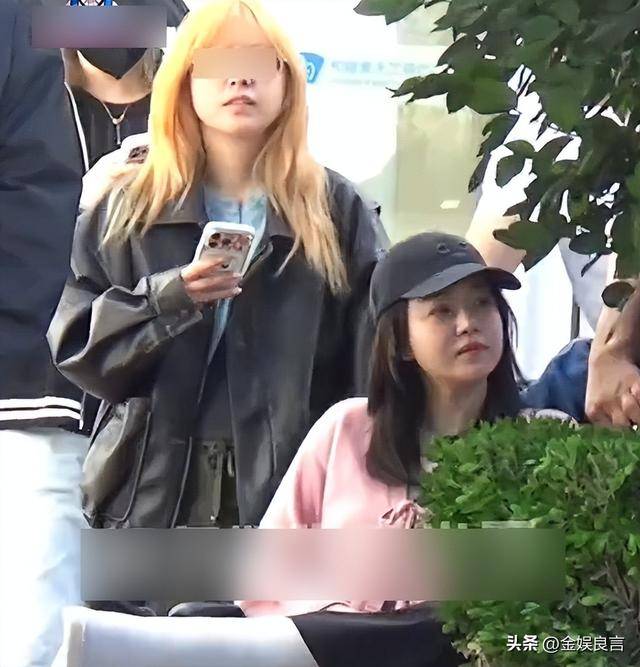 離婚後又出事！42歲陳妍希「坐輪椅被推出門」　工作全面取消「病況粉絲嚇壞」