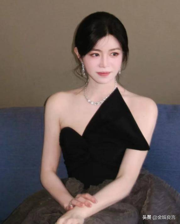 離婚後又出事！42歲陳妍希「坐輪椅被推出門」　工作全面取消「病況粉絲嚇壞」