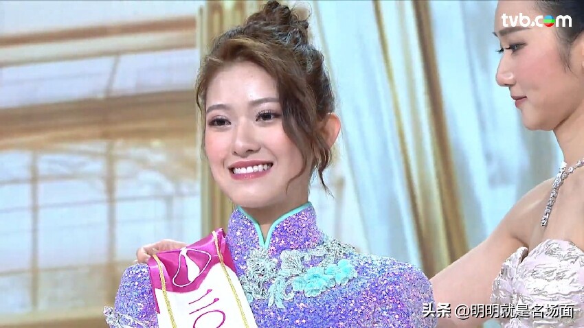 堪比素人改造真人秀，香港小姐2026的冠軍給人一臉歲月靜好的感覺