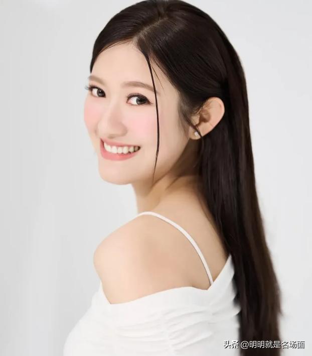堪比素人改造真人秀，香港小姐2026的冠軍給人一臉歲月靜好的感覺