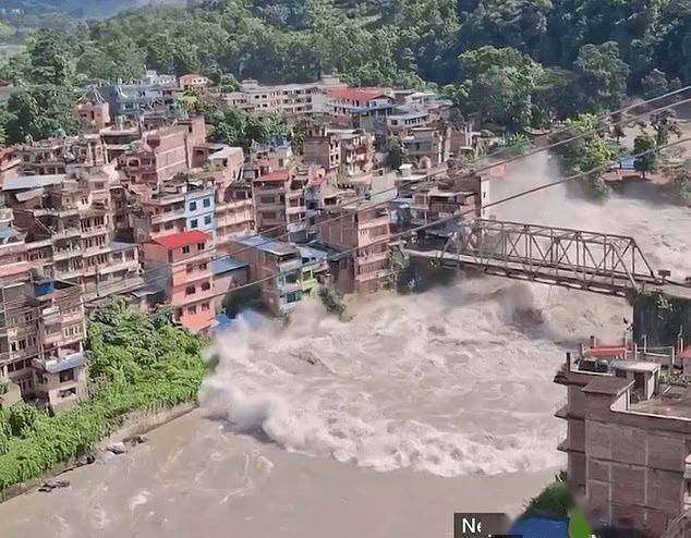 尼泊爾突發超級山洪，官方稱近600名遊客失蹤，或由冰川崩塌引發