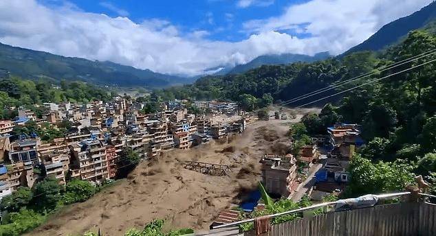 尼泊爾突發超級山洪，官方稱近600名遊客失蹤，或由冰川崩塌引發