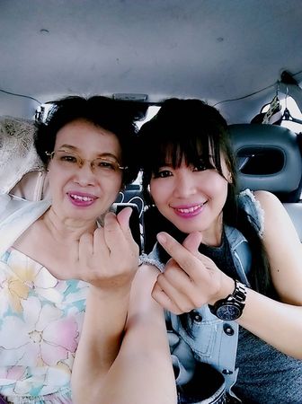 洗澡摸到硬塊！台語女歌手「確診乳癌第三期」淚崩：為什麼是我　備10頂假髮「堅持邊化療邊工作」暴吐硬撐