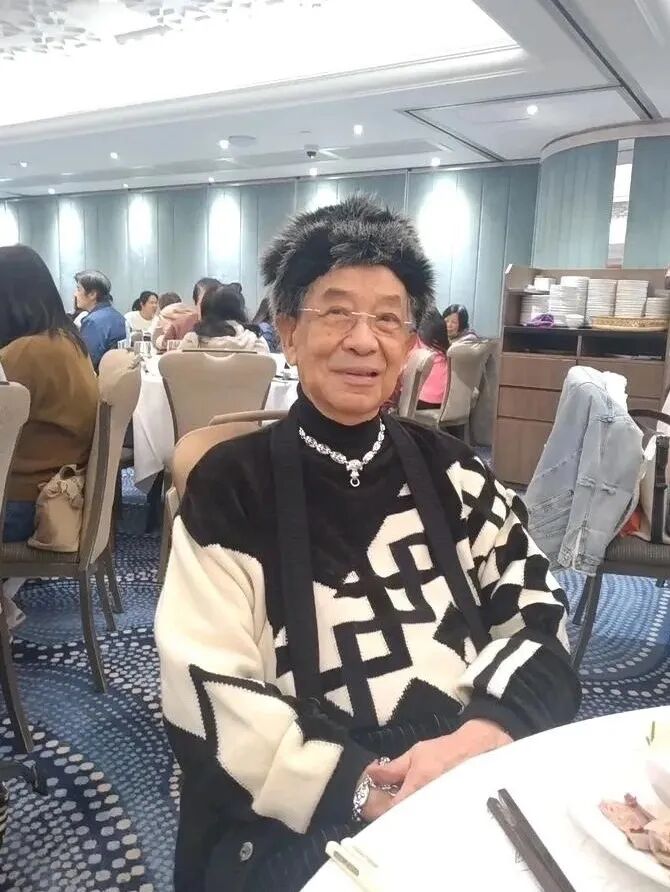 一路走好！香港資深藝人離世，近日設靈出殯，一生甘當黃金綠葉