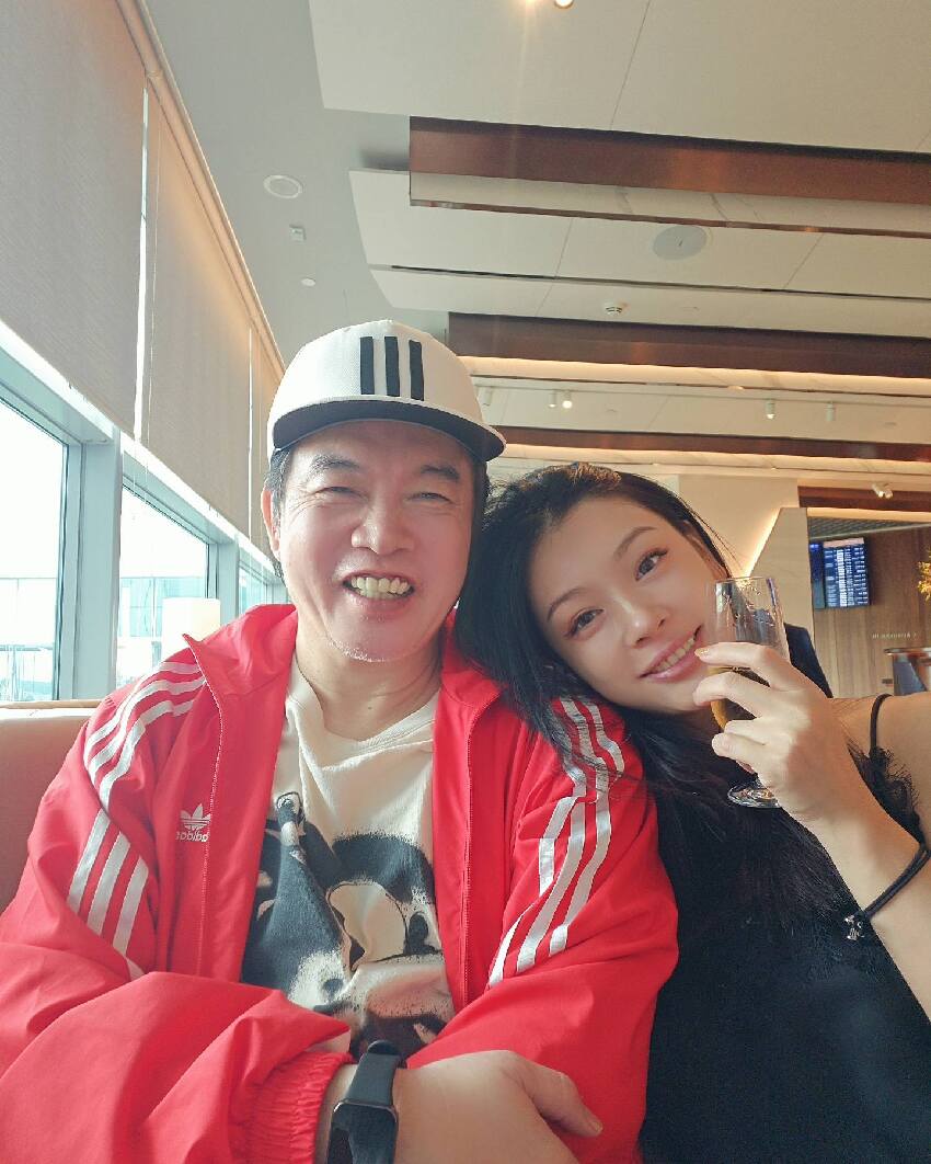 康康歷經死劫出事了！上億遺產「全留給小18歲嫩妻」