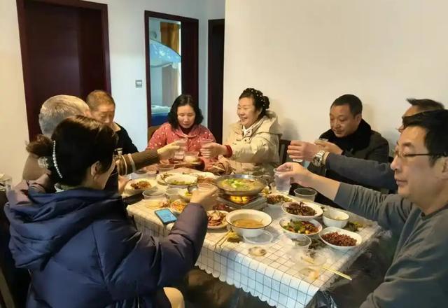 發現一個奇怪的現象:兒女學歷越高的家庭,反而更容易斷香火