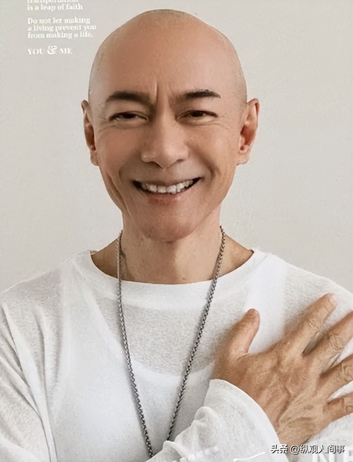 港星江華曝母親去世，追悼會現場畫面曝光，額頭孝帶有紅點引熱議