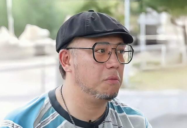 香港知名男星長滿白鬍渣,陷經濟困難壓力大,每天睡不好想過自殺