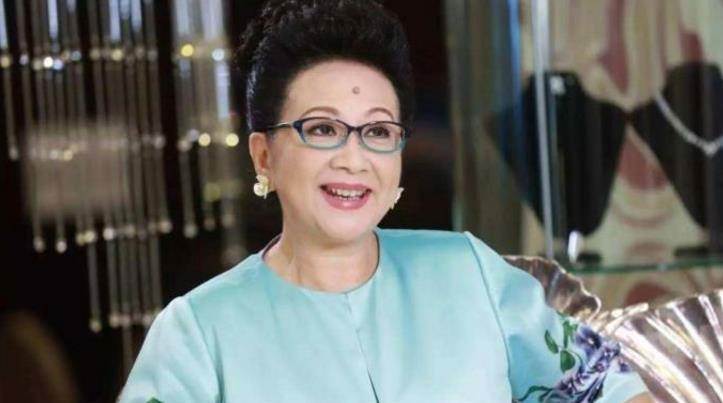 曾被老公分手險身亡，為養3個兒女咬牙復出，今成名后前夫求復合