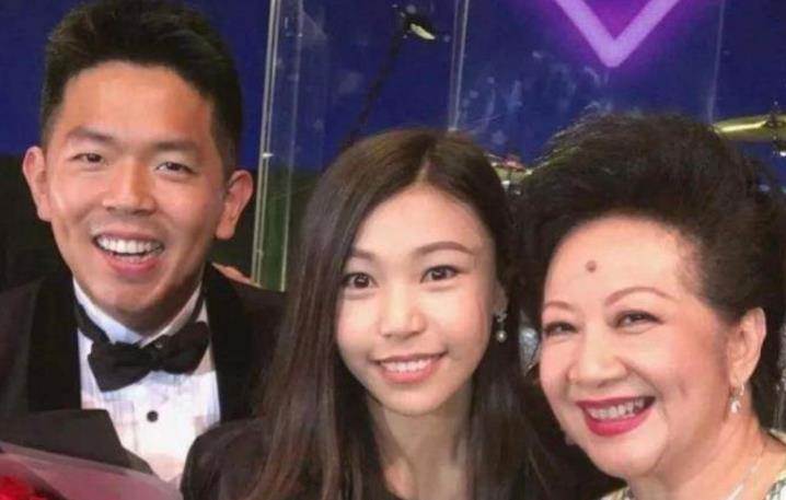 曾被老公分手險身亡，為養3個兒女咬牙復出，今成名后前夫求復合