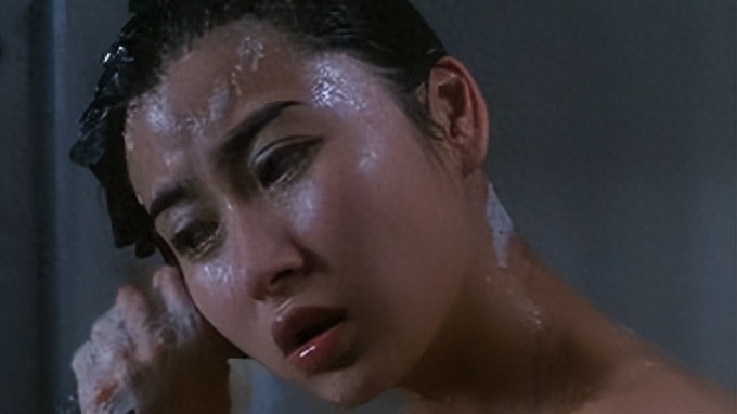 「晶女郎」出身的她「艷壓」邱淑貞,卻因拒拍「風月片」被打斷肋骨悲慘退出