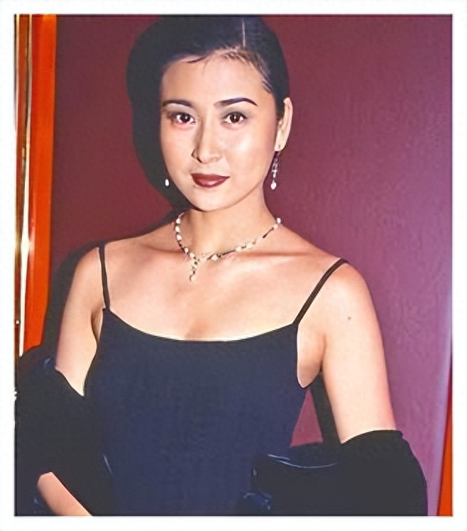 「晶女郎」出身的她「艷壓」邱淑貞,卻因拒拍「風月片」被打斷肋骨悲慘退出