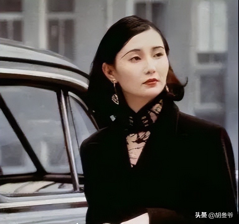 張曼玉現身北京參加活動！臉僵腫到不敢認，網友：怪不得不上浪姐