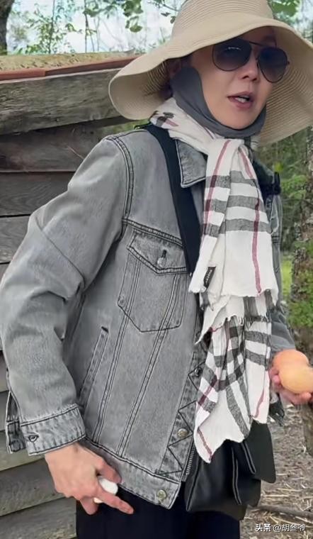 張曼玉現身北京參加活動！臉僵腫到不敢認，網友：怪不得不上浪姐