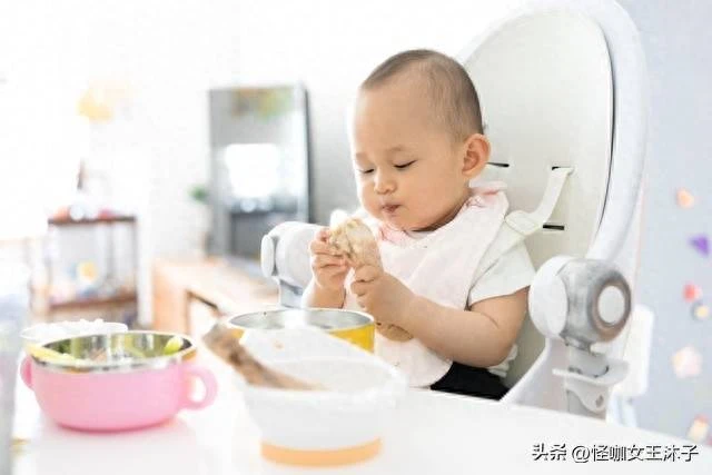 老伴走後我去女兒家住！1次吃了外孫不愛的雞腿「被女婿大罵一頓」我幡然醒悟「斷了3萬塊支援」他們哭著上門求原諒
