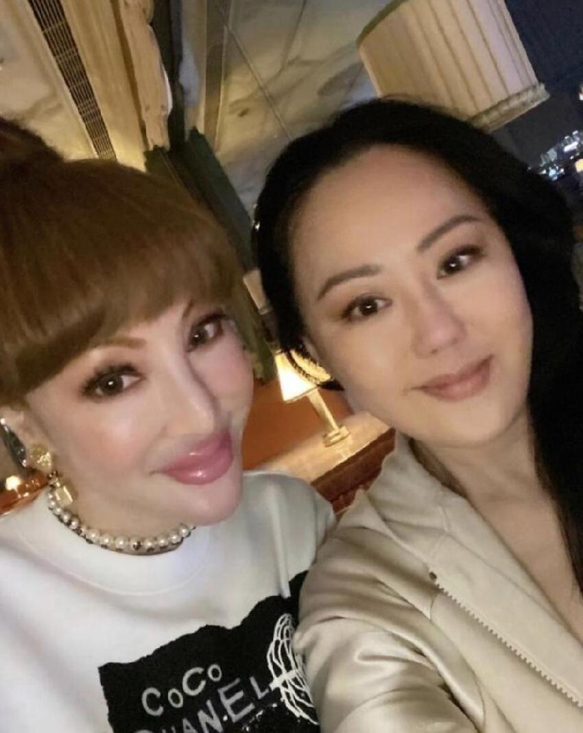 63歲章小蕙回香港與閨蜜聚會，瘦身後顏值回巔峰，被曝瘦了7公斤