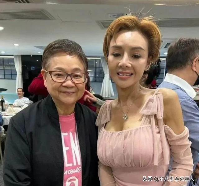 57歲「香港女神」的近照，讓人看到中老年女星「賣性感」的尷尬