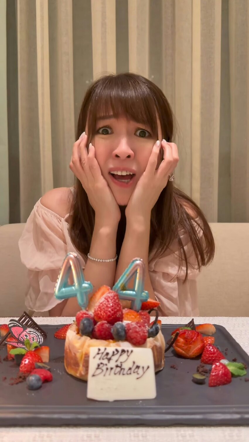 前TVB女星慶祝44歲生日,嫁富二代婚姻幸福,曾婚前查出受孕困難