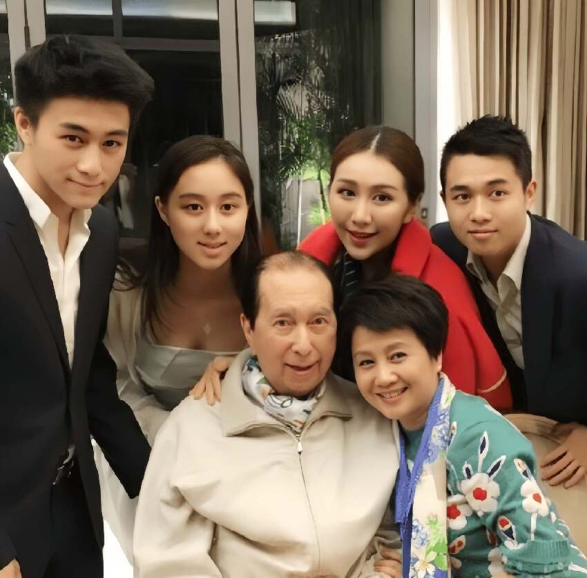 恭喜！何猷君和奚夢瑤將在法國補辦世紀婚禮，為賭王守孝推遲辦婚