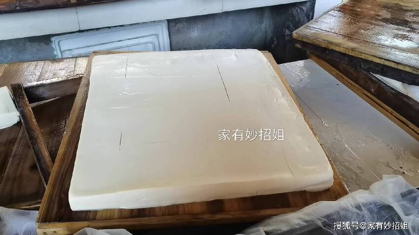 豆腐邊上和中間有啥區別？阿姨買豆腐只買中間，聽聽豆腐攤主咋說