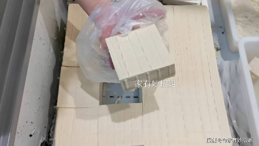 豆腐邊上和中間有啥區別？阿姨買豆腐只買中間，聽聽豆腐攤主咋說