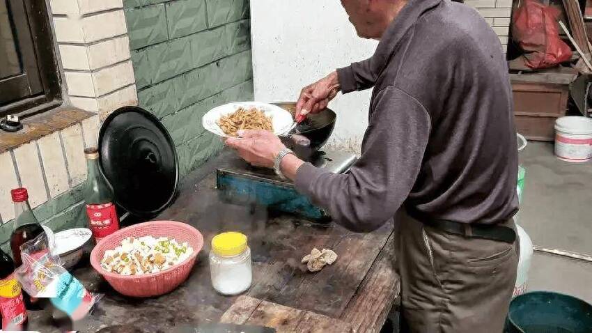 醫生提醒：馬上停用這種醬油，吃得越多血管越堵，不想腦梗就來看