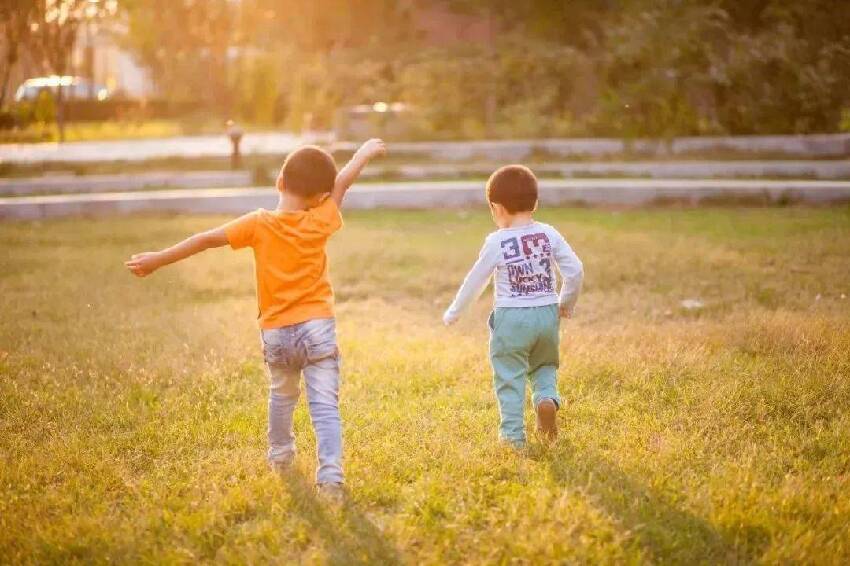 孩子越來越獨立的3個關鍵:父母的「教養自制力」