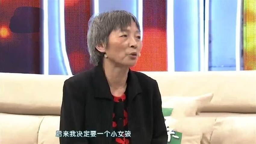 兒子36歲不結婚，56歲母親為傳宗接代自己生下雙胞胎，聲稱：我不後悔