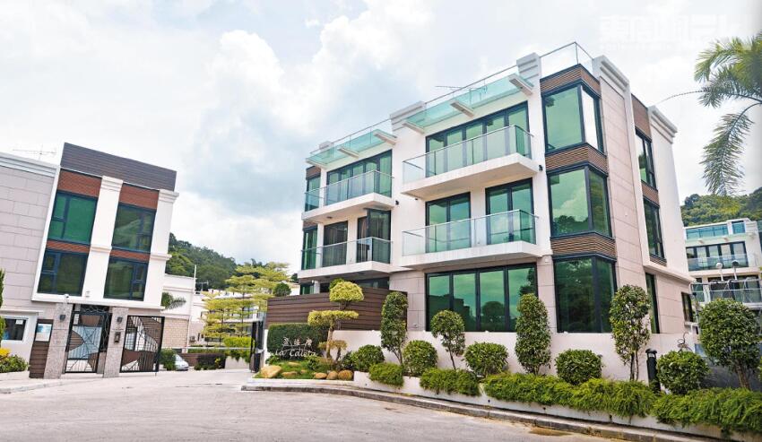 44歲香港男星被曝準備生三胎,帶妻女四處找大房子,還想生個兒子