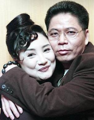 陳盈潔血便命危！大咖前夫「深情現身病院」鬆口「堅決離婚原因」仍情牽23年