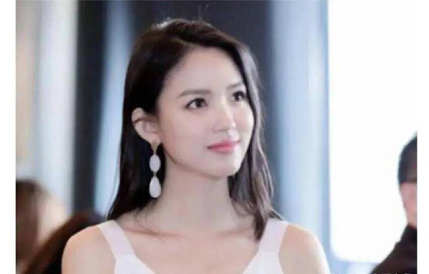 世界第一美女，真人美過李嘉欣，拒嫁30億豪門，卻嫁給了他